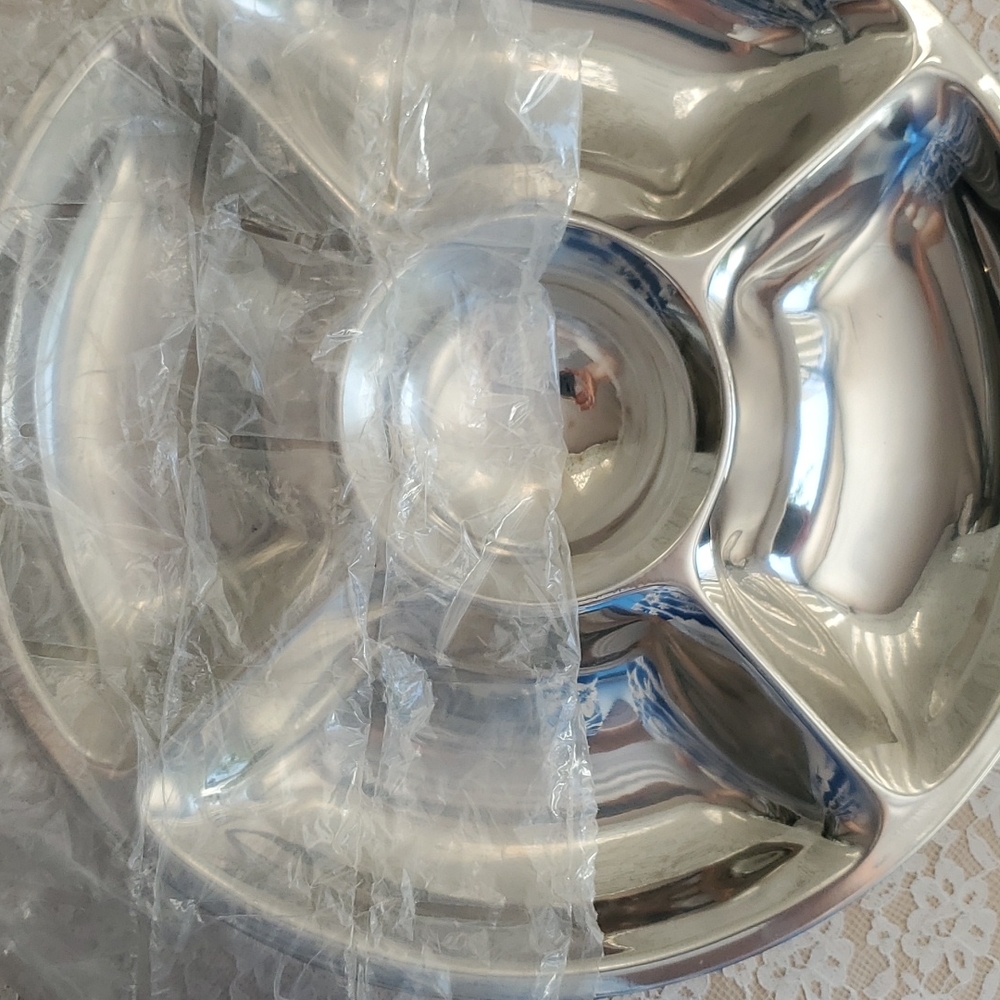 Stay cool Party tray place ice inside New 4 sides, center dip Home Interiors - Picture 9 of 10